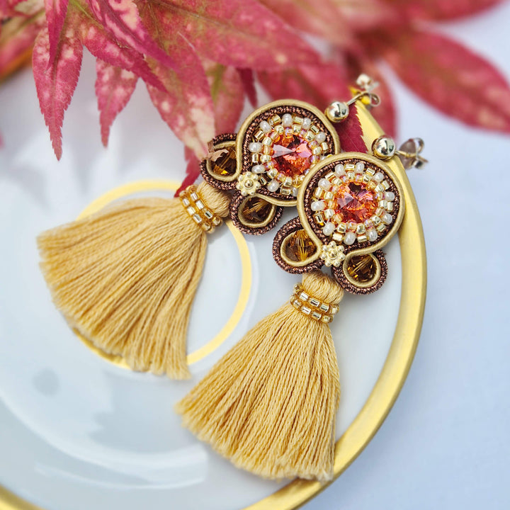 Soutache Ohrringe mit Quaste Safrangelb