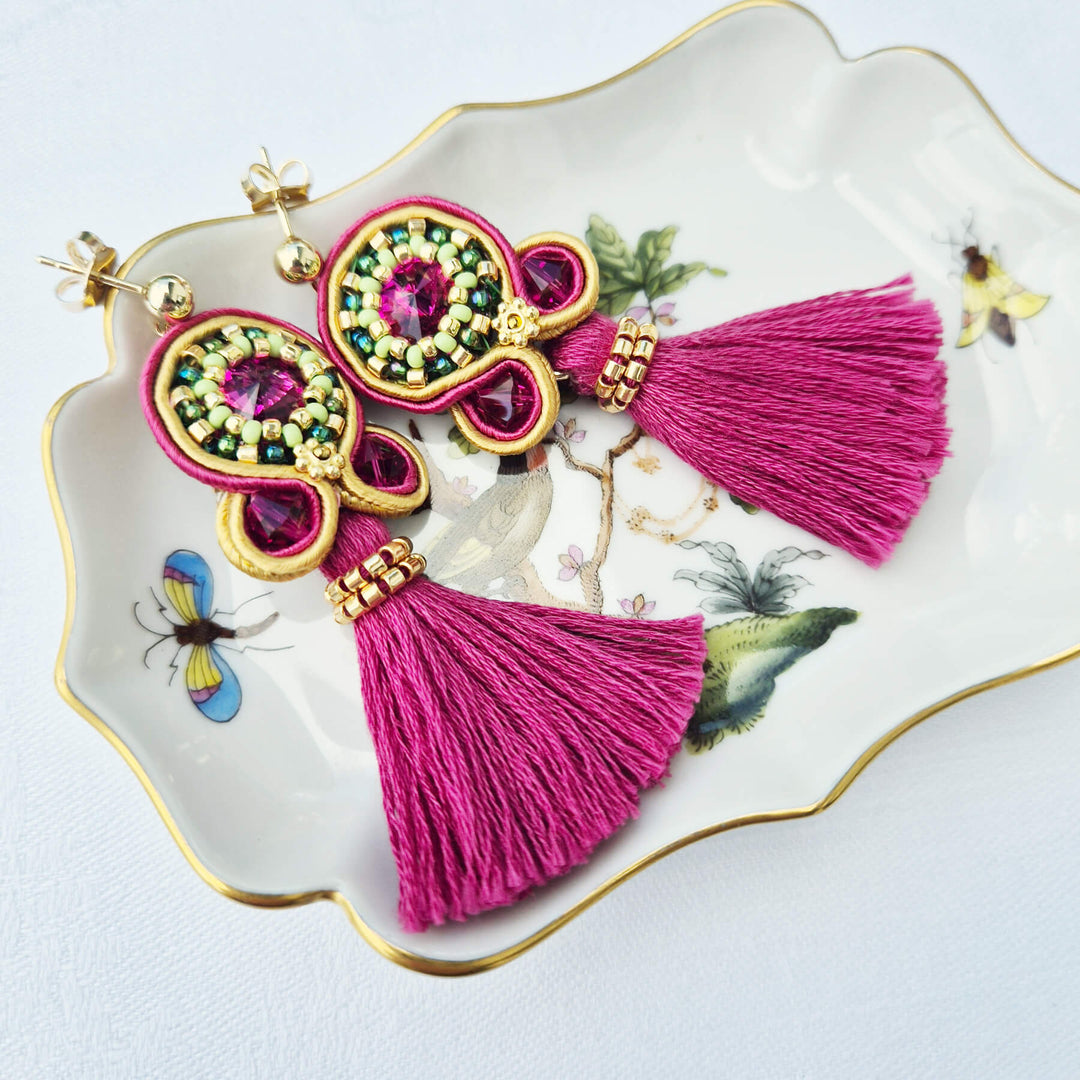 Soutache-Ohrringe mit Quaste in Bordeaux-Rot
