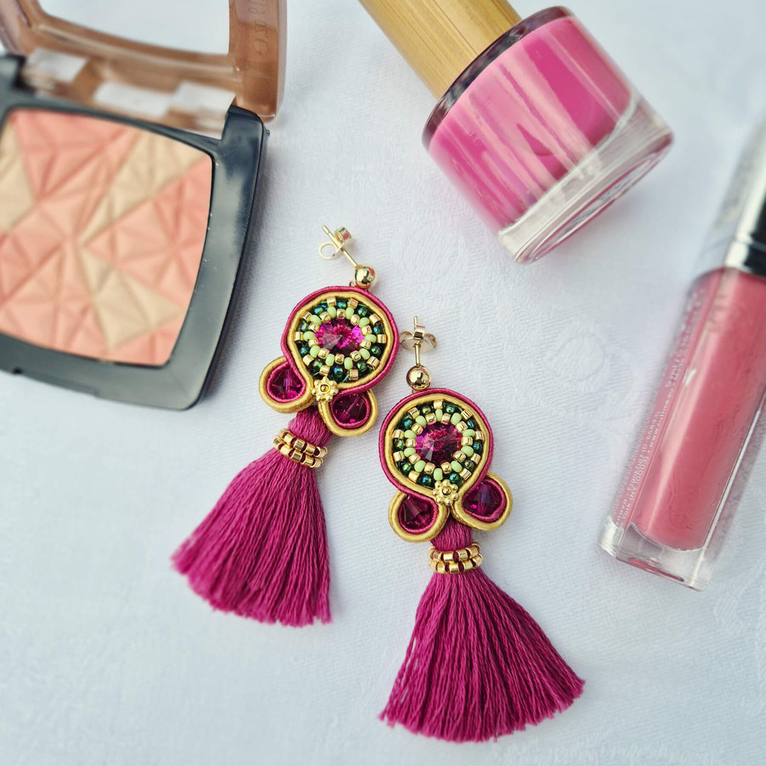 Soutache-Ohrringe mit Quaste in Bordeaux-Rot
