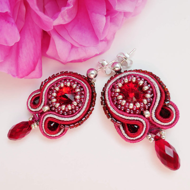 Soutache-Ohrringe Rot-Silber mit Swarovski Kristallen