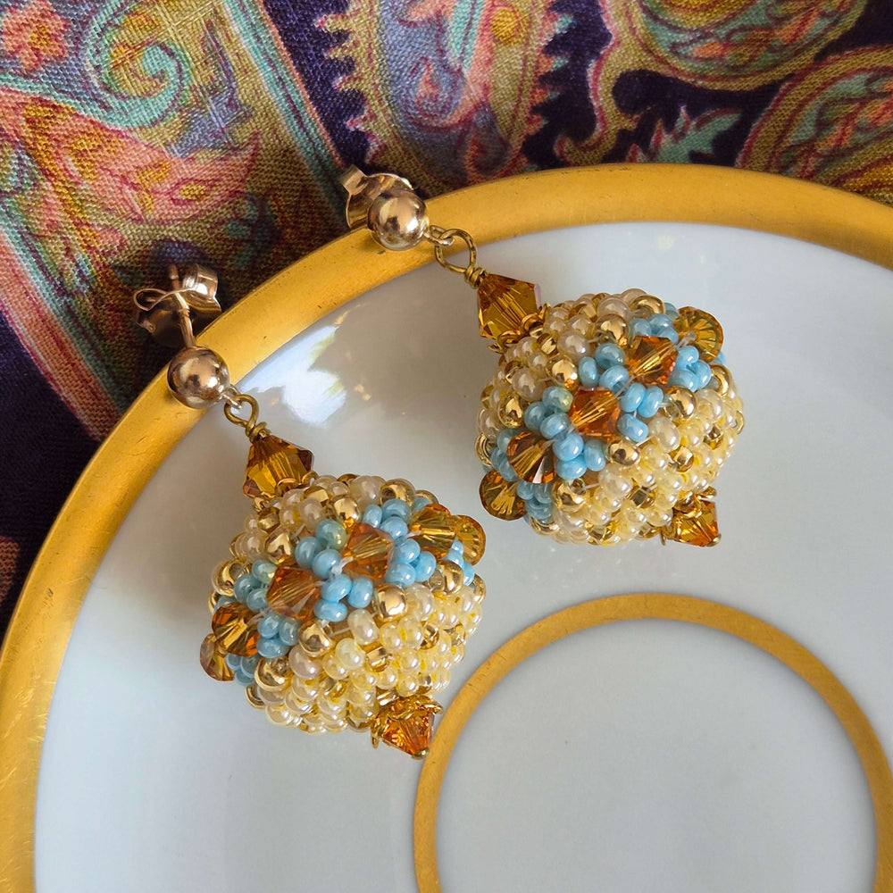 Gelbe Ohrringe Perlenkugeln mit Hellblauen und goldenen Details