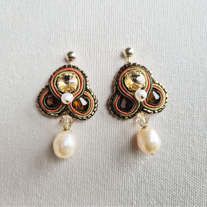Ohrringe Soutache in Herbstfarben mit echten Perlen