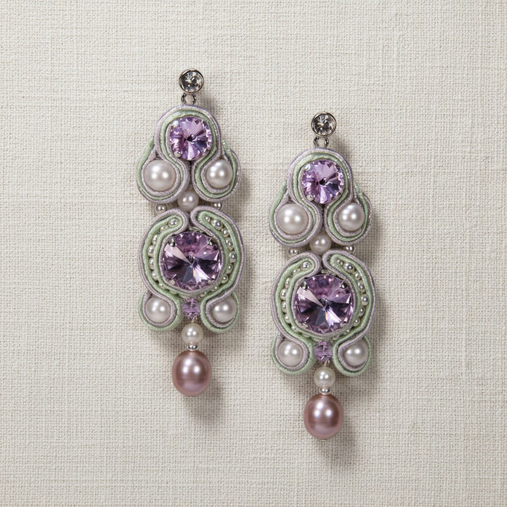 Langer Soutache-Ohrring mit Perlen