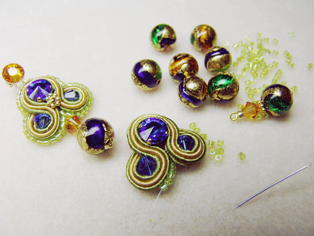 Making of Soutache-Ohrringe mit Murano-Perle in Blau