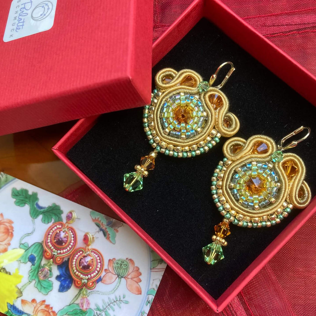 Soutache-Ohrringe Oliv-Gold mit Swarovski Kristallen