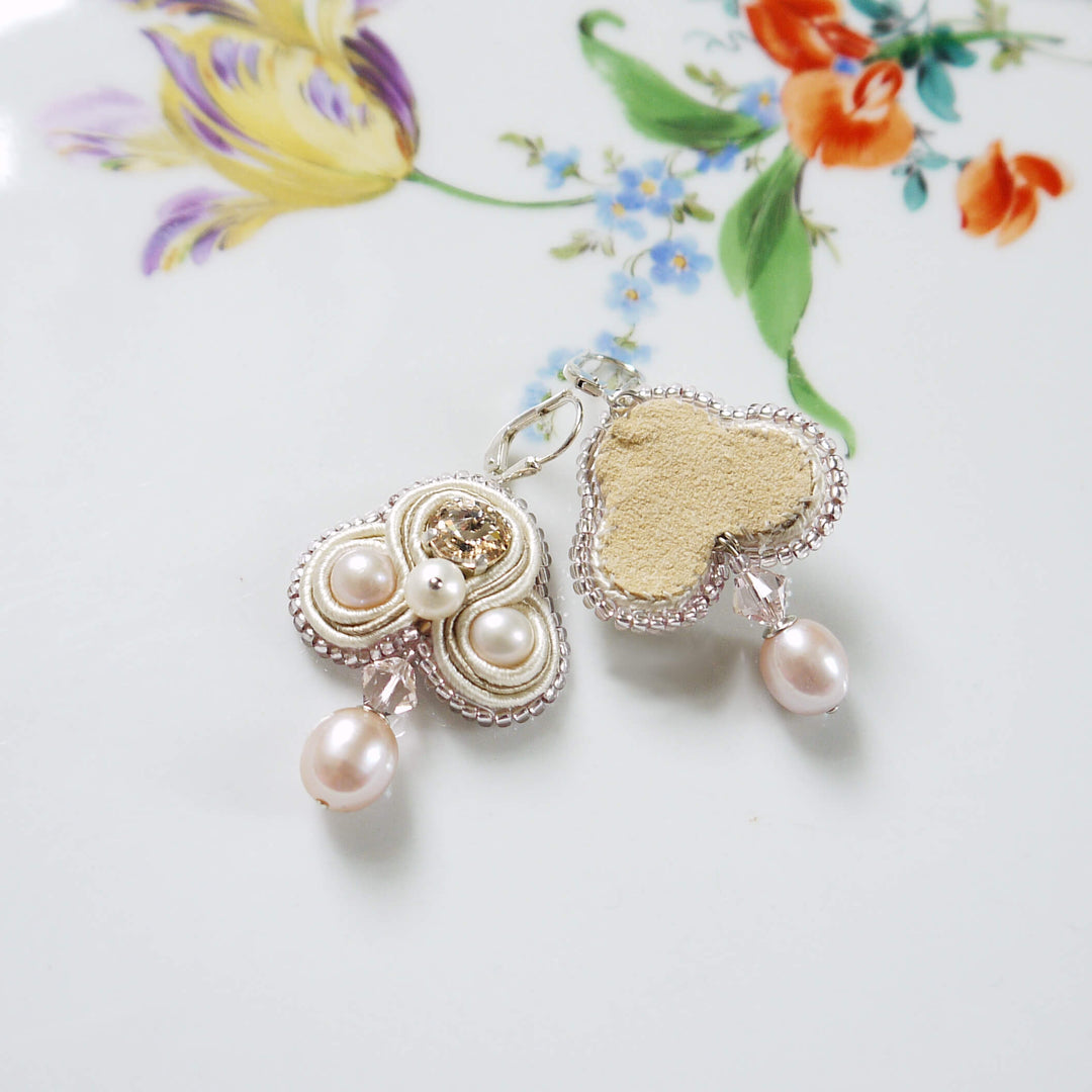Soutache Ohrringe mit Perlen - Rückseite