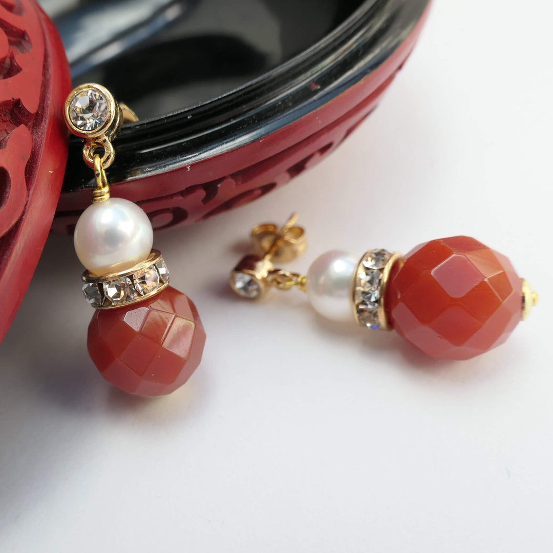 Ohrringe mit Karneol und Perle