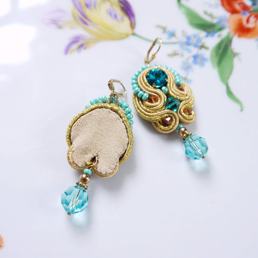 Soutache-Ohrringe in Gold und Türkis