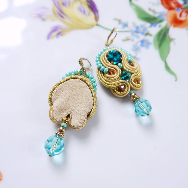 Soutache-Ohrringe in Gold und Türkis