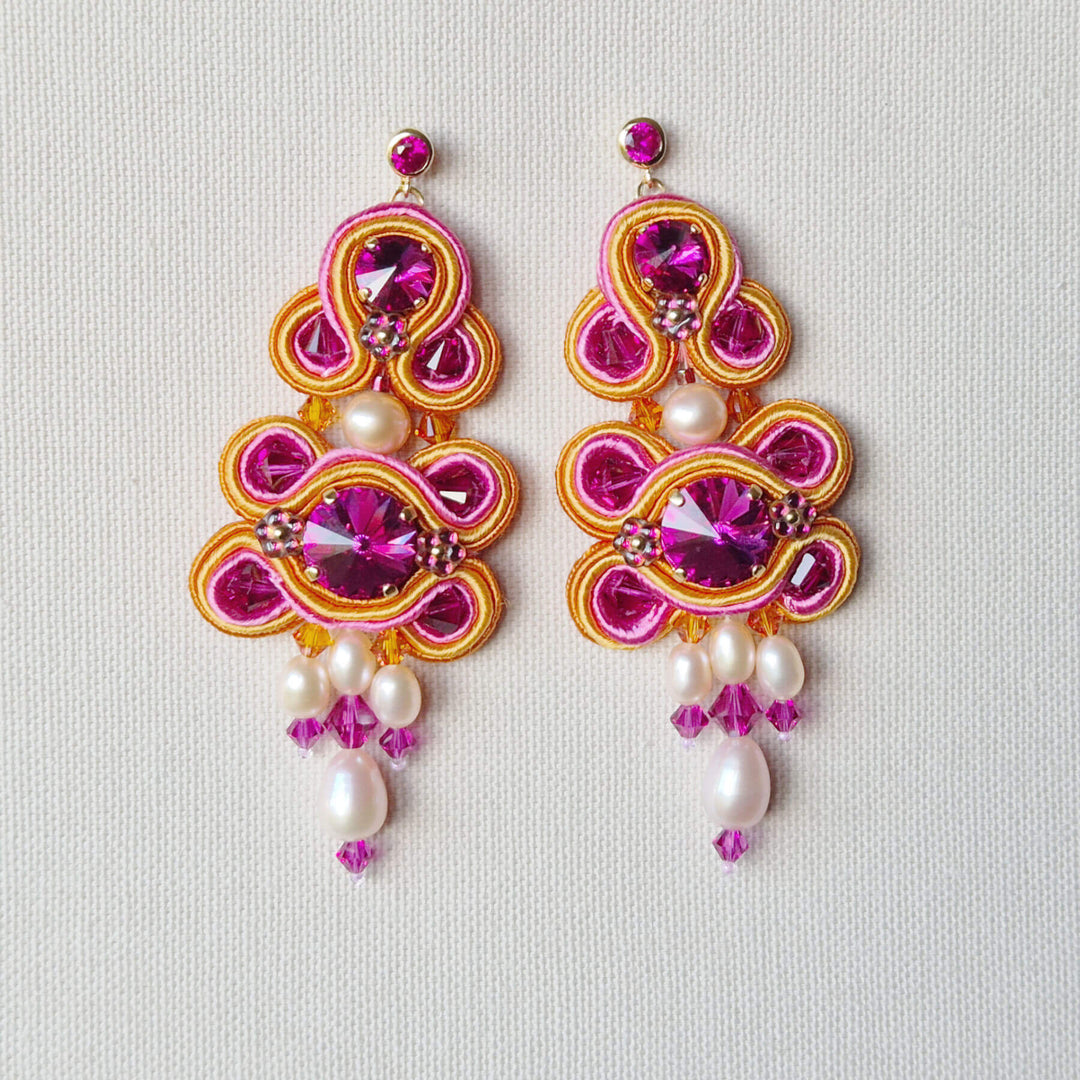 Soutache Statement-Ohrringe in Fuchisa und Orange mit echten Perlen