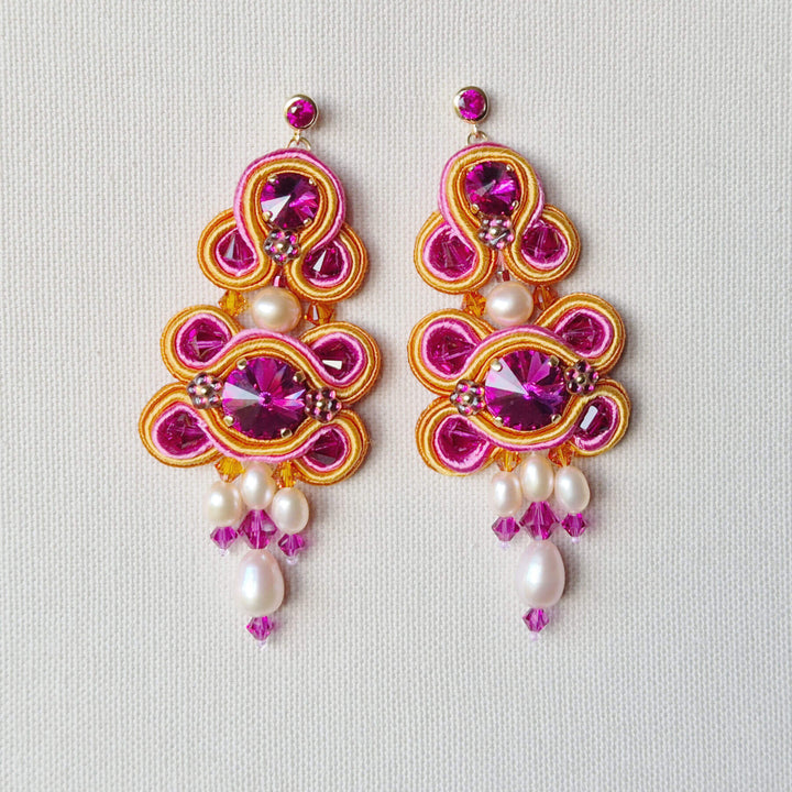 Soutache Statement-Ohrringe in Fuchisa und Orange mit echten Perlen