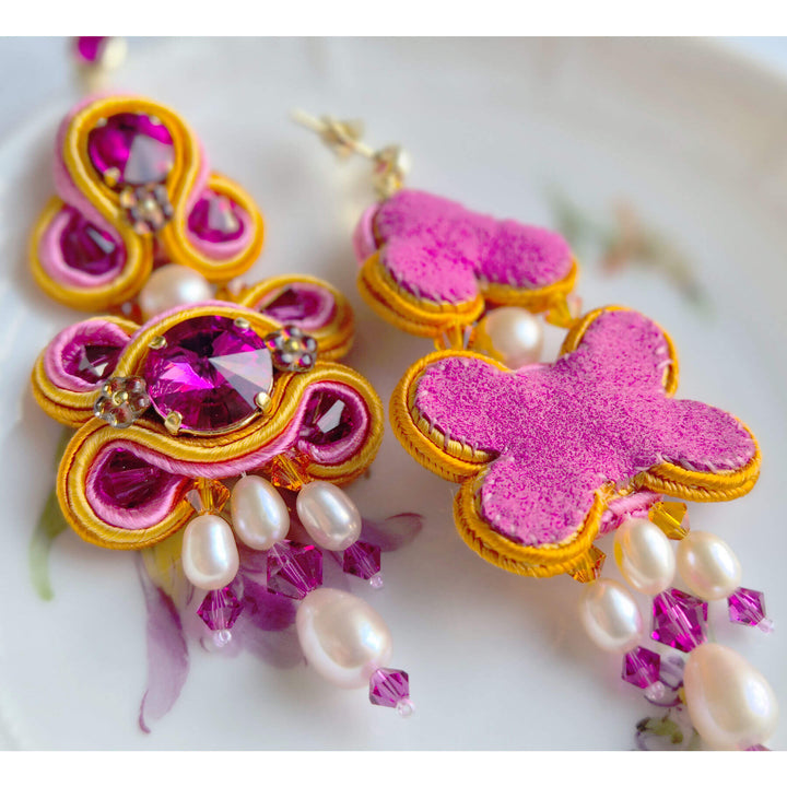 Soutache Statement-Ohrringe in Fuchisa und Orange mit Süßwasserperle - handgefertigt, Details der Rückseite