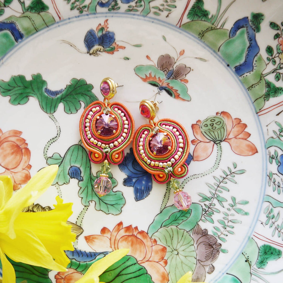 Soutache Ohrringe in Rosa, Gold und Rottönen