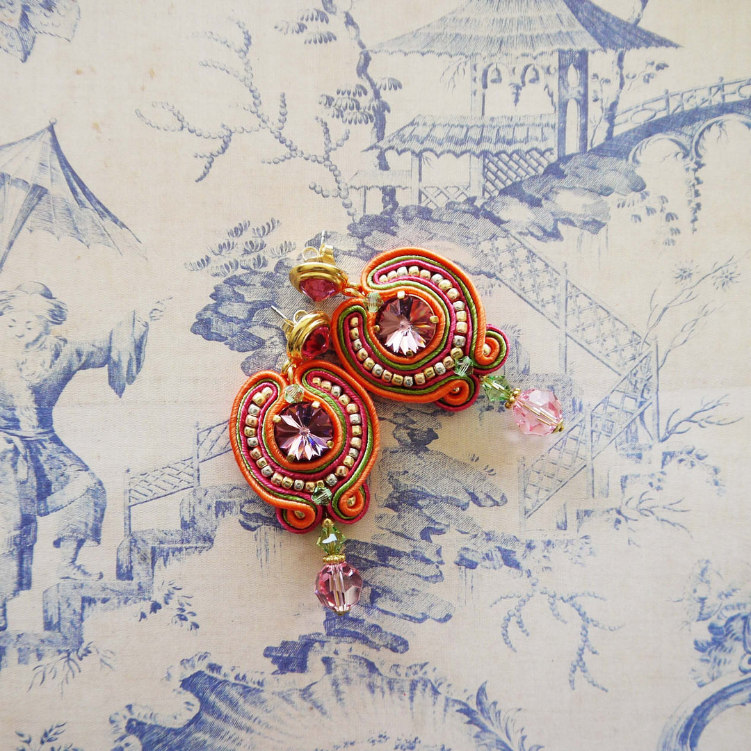 Soutache Ohrringe in Rosa, Gold und Rottönen
