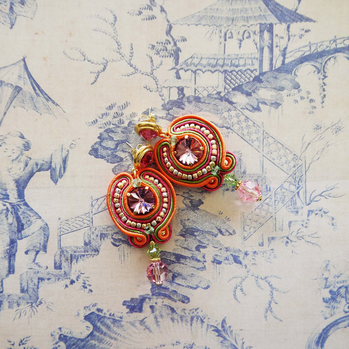 Soutache Ohrringe in Rosa, Gold und Rottönen