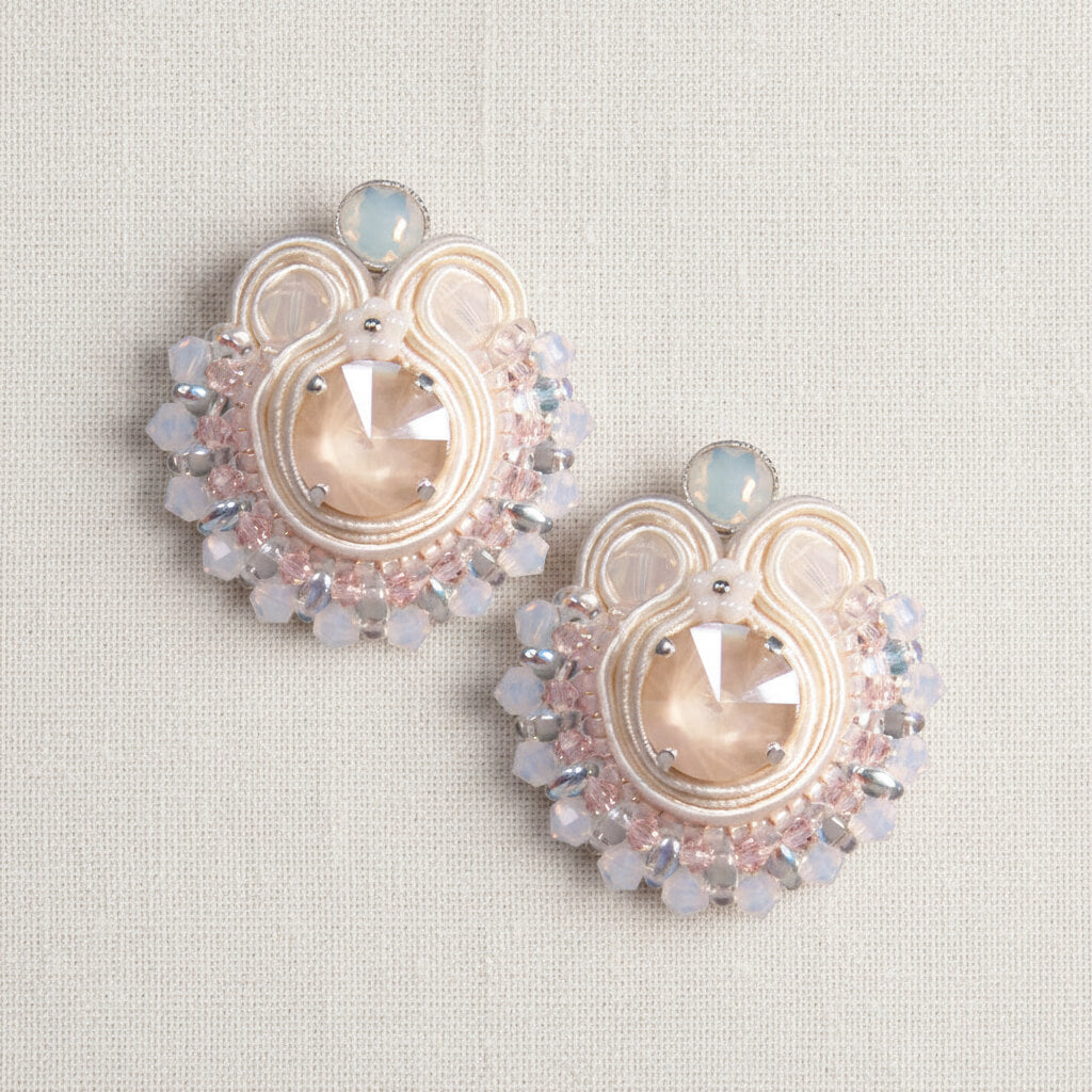 Weiße Soutache-Ohrringe