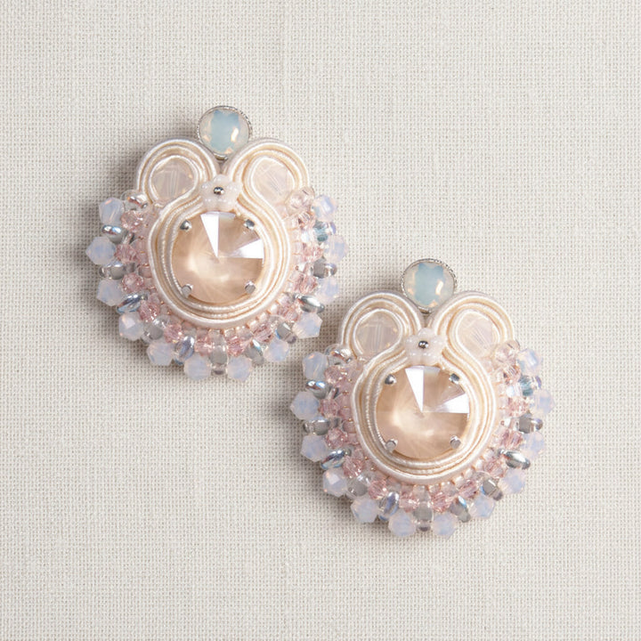 Weiße Soutache-Ohrringe