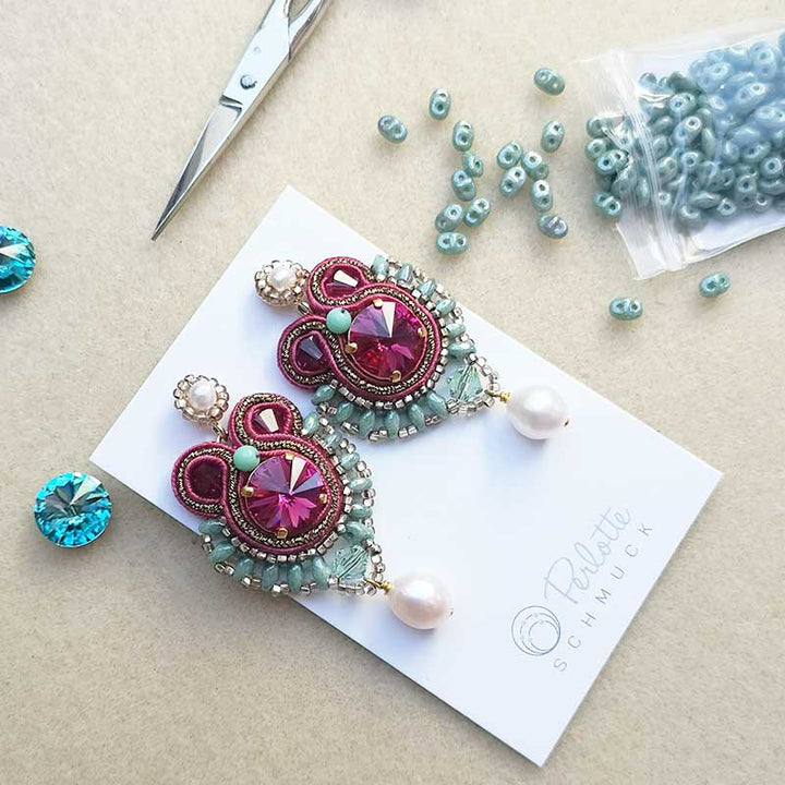 Soutache-Ohrringe Fuchsia-Türkis mit Perle