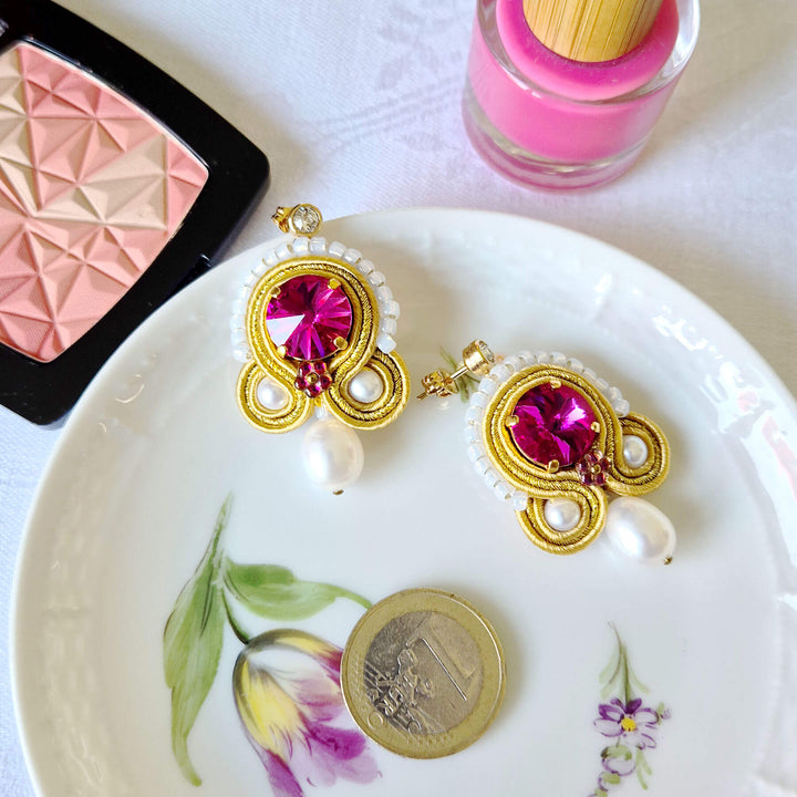 Soutache-Ohrringe Fuchsia-Weiß mit Perle