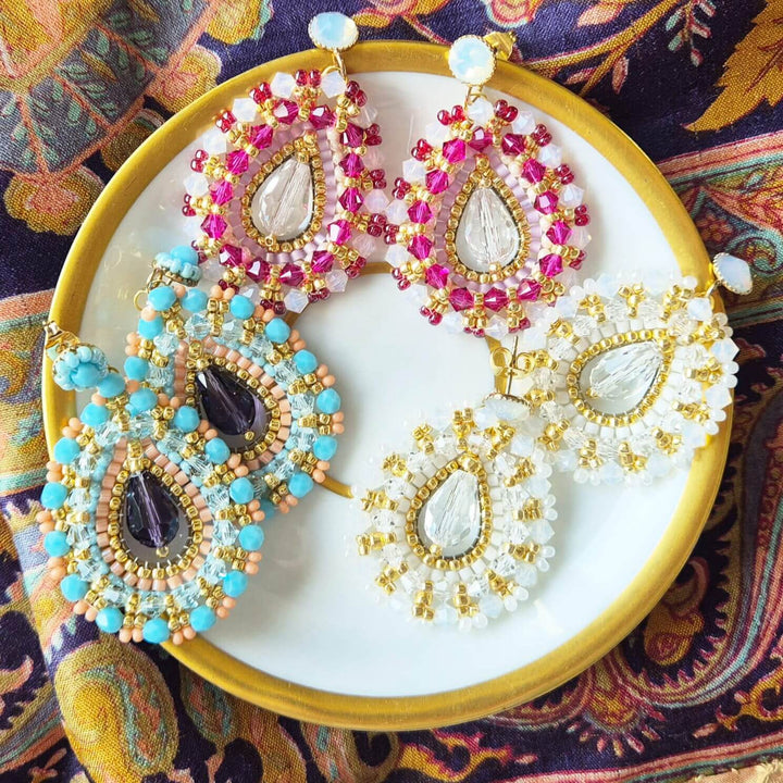 Statement Ohrringe im Bollywood-Stil in Türkisblau, Pink und Weiß-Gold