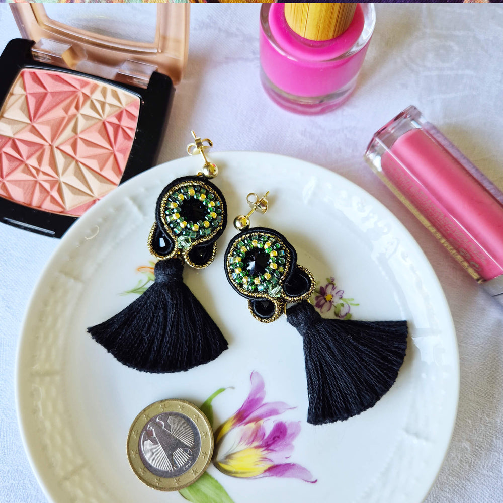 Soutache-Ohrringe mit Quaste in Schwarz