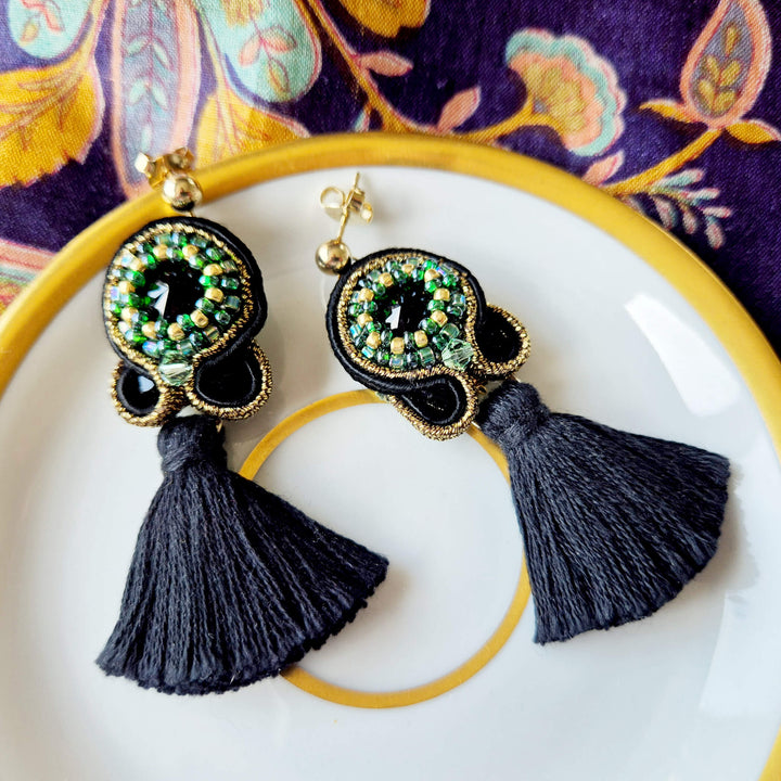 Soutache-Ohrringe mit Quaste in Schwarz