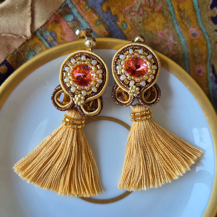 Soutache Ohrringe mit Quaste Safrangelb