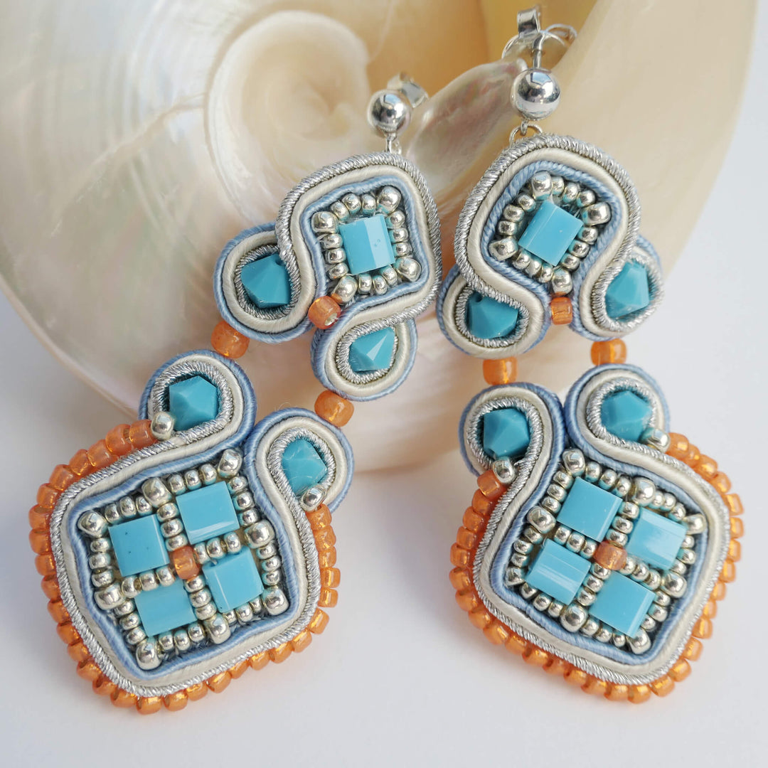 Soutache Ohrring mit Mosaik-Design in Türkis und Silber