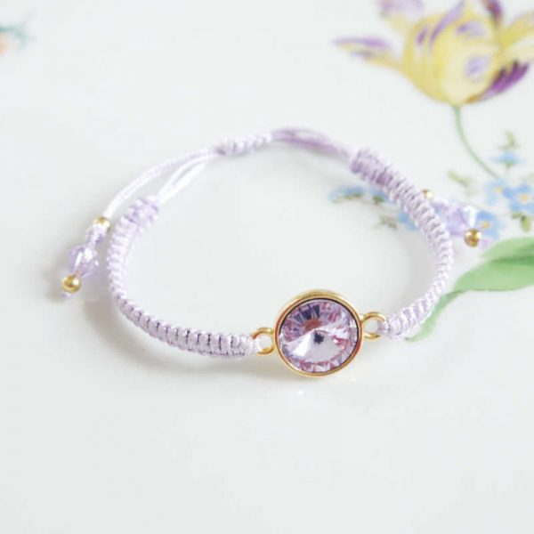 Makramee-Armband mit Swarovski Kristallen in violett von Perlotte Schmuck