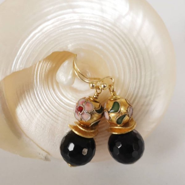 Ohrringe mit schwarzem Onyx und Cloisonné-Perle