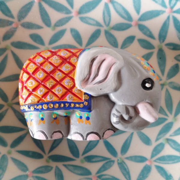 Kleiner Elefant von Hand bemalt - Grau-gelb- E04