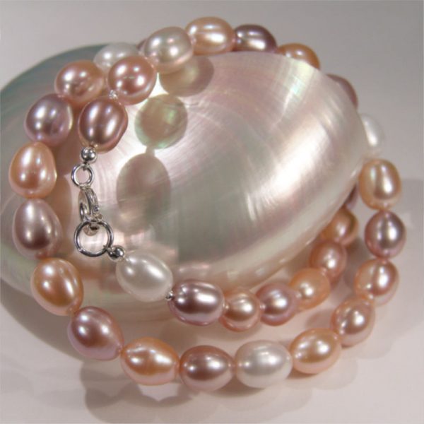 Multicolor-Perlenkette mit ovalen Perlen