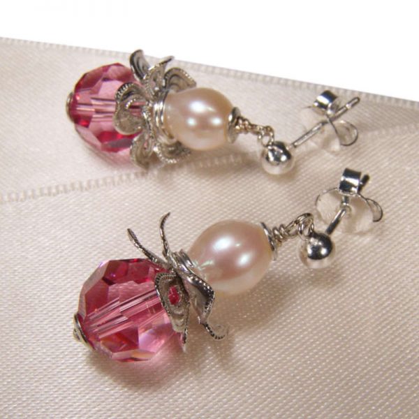 Rosa Blütenohrringe mit Kristall und Perle