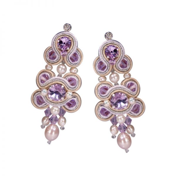 Soutache-Ohrringe mit Perlen in Violett