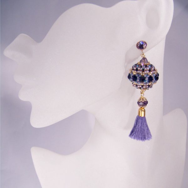 Quasten-Ohrringe mit Rocailles in Blau-Violett