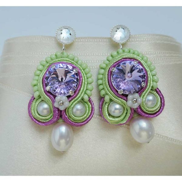 Soutache-Ohrringe mit Perle in Lila-Grün