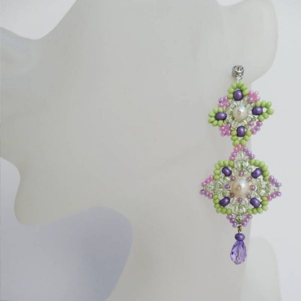 Langer Rocailles-Ohrhänger violett-grün mit Tropfen