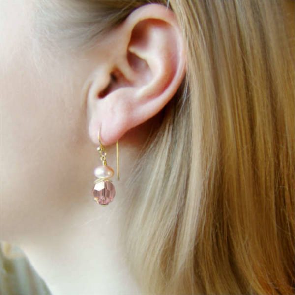Ohrhänger mit Perle und Kristall in Hellrosa - Variante in Silber vergoldet