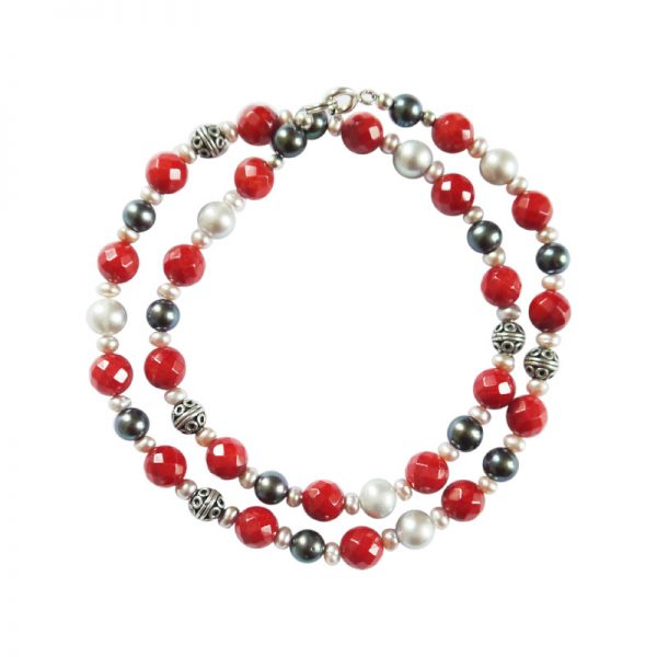 Kette mit roter Koralle, schwarzen Perlen und Silber