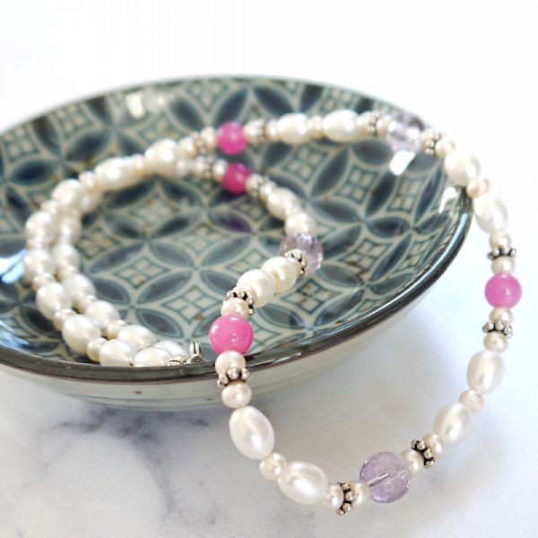 Perlenkette mit Ametin und rosa Jade
