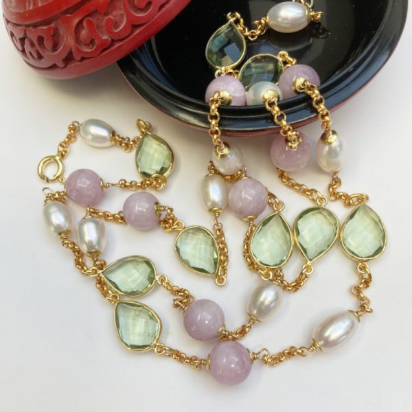 Longkette mit echten Perlen und Edelsteinen in Rosa-Grün